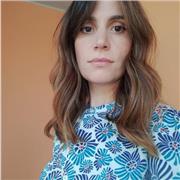 Laureata in psicologia e specializzata psicoterapia impartisce lezioni di psicologia a studenti del liceo e università